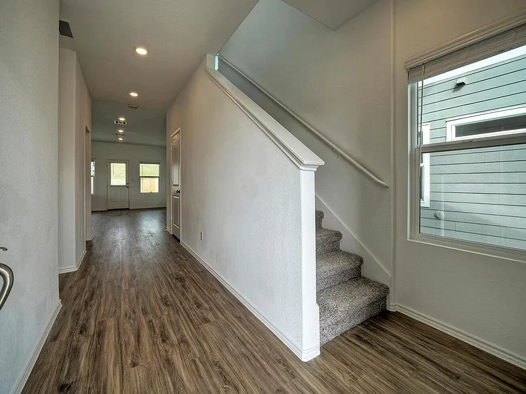 1317 Linwood St — Photo 5