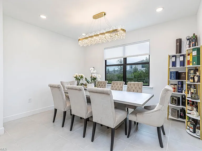 1854 Mesa Ln — Photo 6