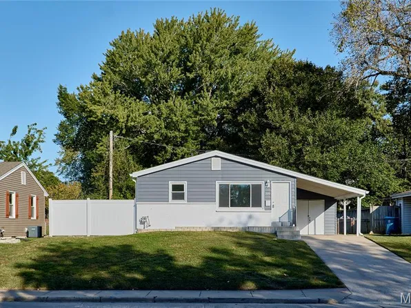 225 N Duchesne Dr, Saint Charles, MO 63301