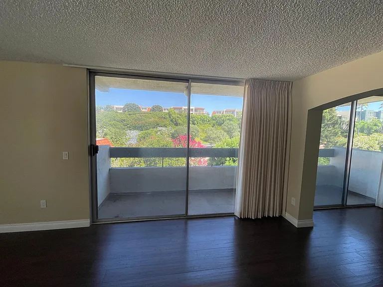 Beautiful unobstructed view of outside greenery