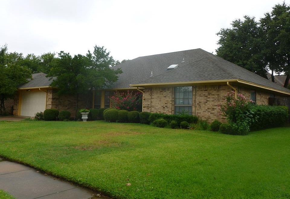 1st image of 1305 Briarhaven Dr
