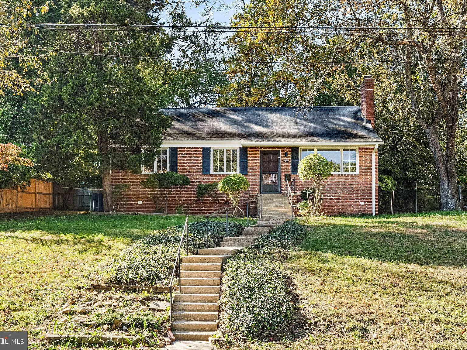 3 bed, 1.0 bath, 1008 sqft, $2,995 — Photo 2