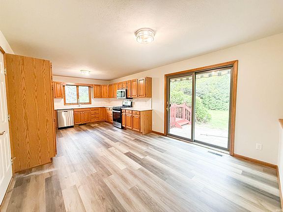4th image of 2725 Lismore Dr