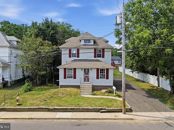 3rd image of 242 Trenton Ave