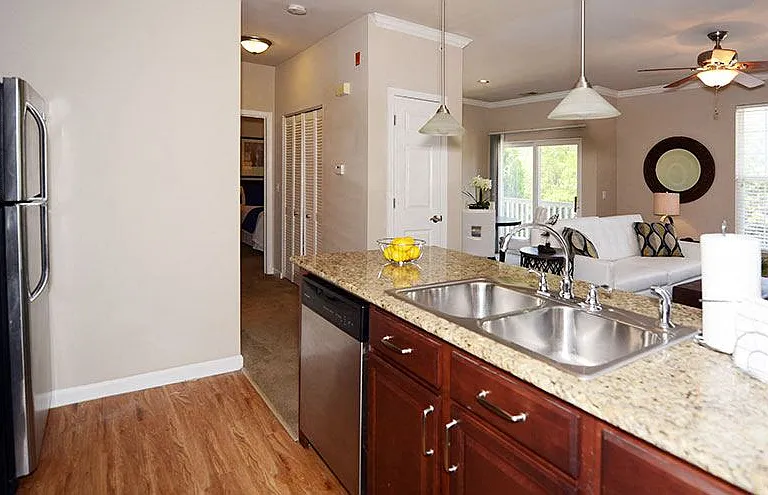 Glenmuir of Naperville Apartments — Photo 12