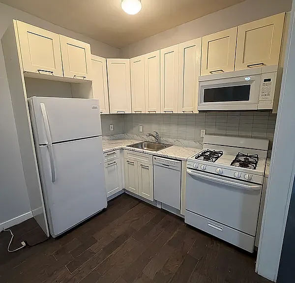 29 Bartholdi Ave — Photo 3