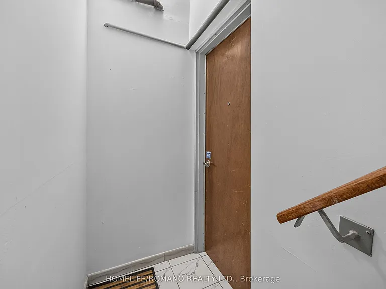 61 Gas Light Cres #BASEMENT — Photo 7