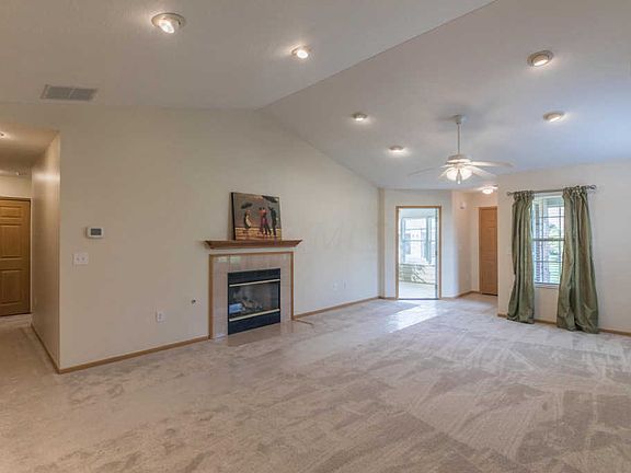 3rd image of 601 Buckthorn Way
