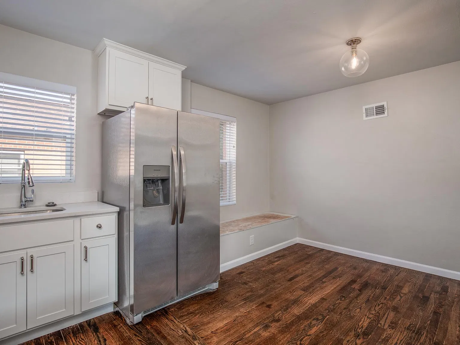 1 bed, 1000 sqft, $1,150 — Photo 3