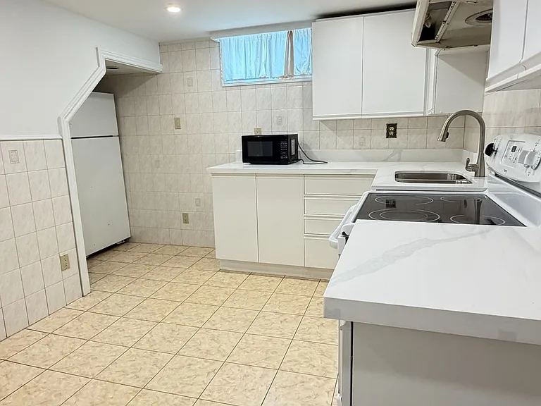 5 Rockport Cres #BASEMENT — Photo 5