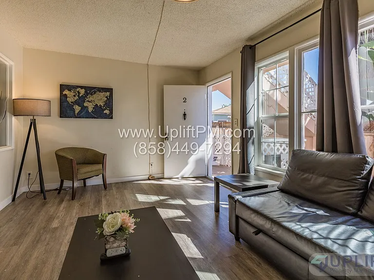 4827 Castle Ave — Photo 8