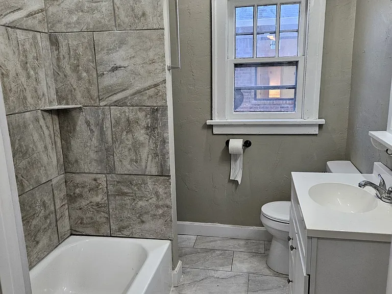 1503 N Broadway Ave — Photo 9