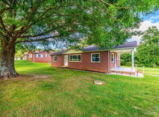 3526 16th St NE, Hickory, NC 28601