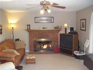 3rd image of 4513 Rosemont Ct