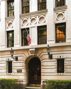 70 E Cedar St, Chicago, IL, 60611