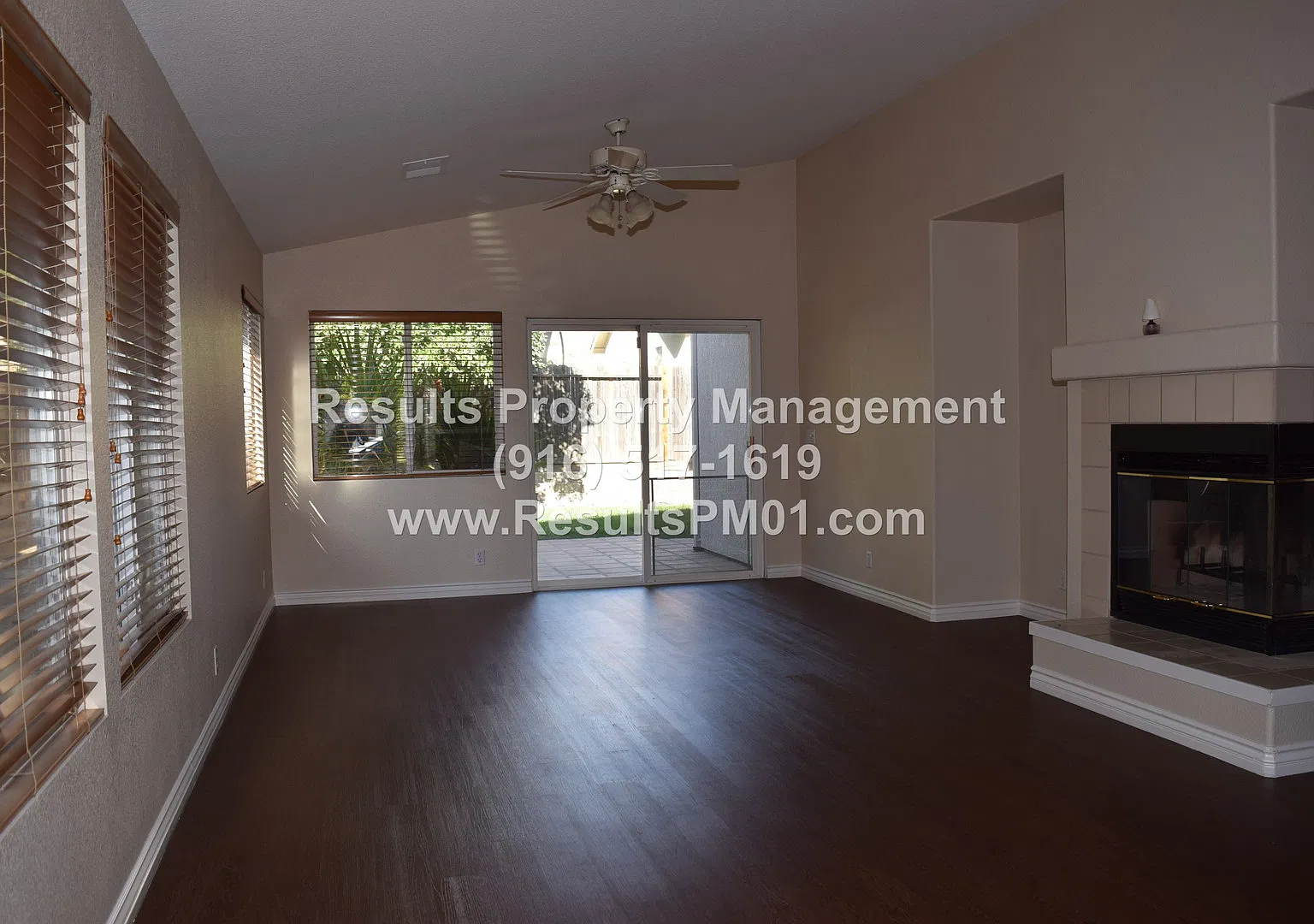 Lovely 3 Bedroom - Heart of Roseville — Photo 2