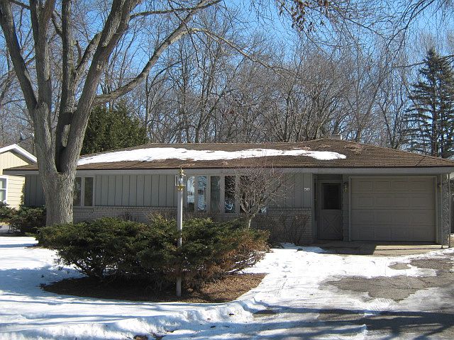 1st image of 450 Walker Ave