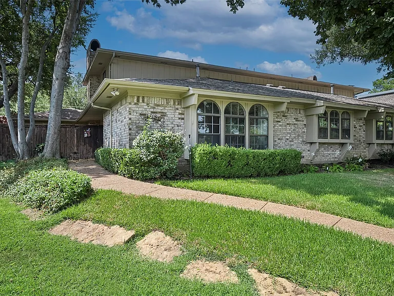 10504 Berry Knoll Dr — Photo 1