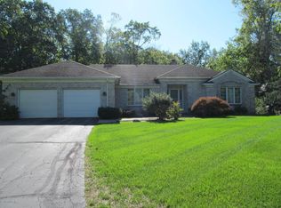 498 Ashton Ct SE, Grand Rapids, MI 49546