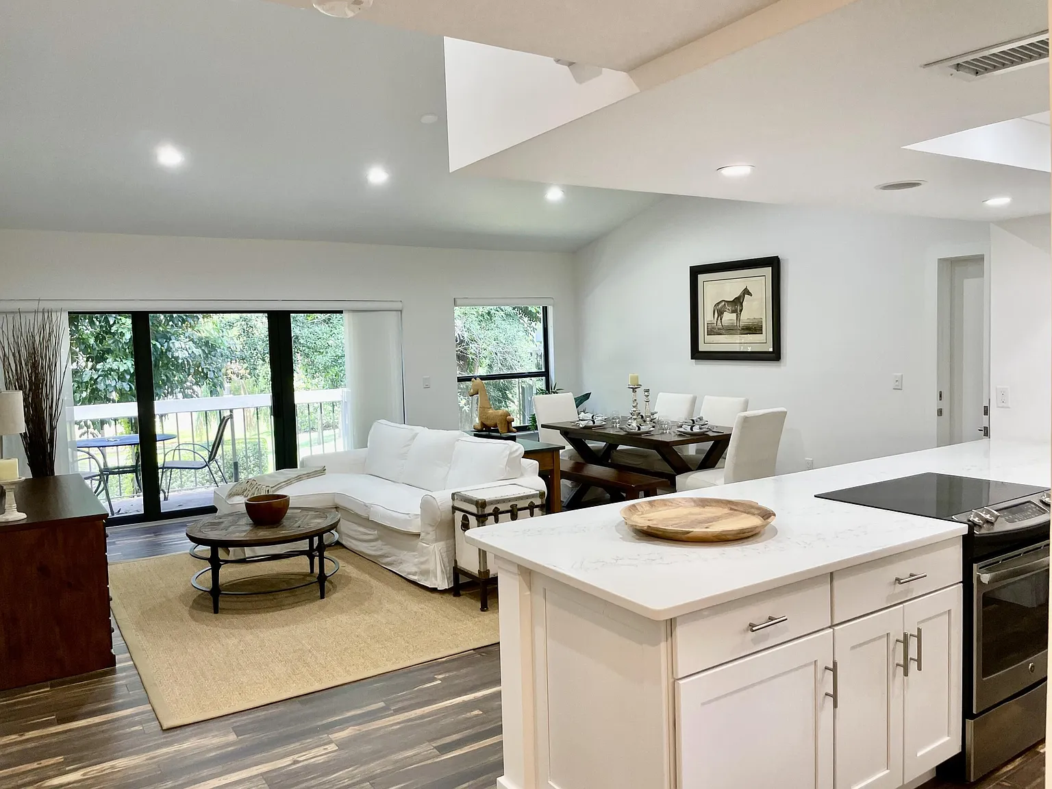2 bed, 2.0 bath, 1400 sqft, $6,000 — Photo 1