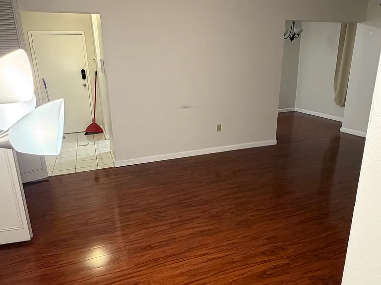 66 Shrewsbury Green Dr #J — Photo 10