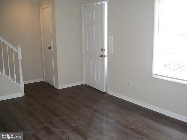 204 Cameron St — Photo 2