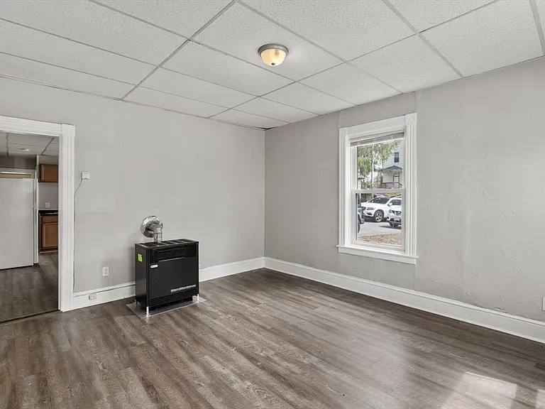 34 Esther St #2 — Photo 7
