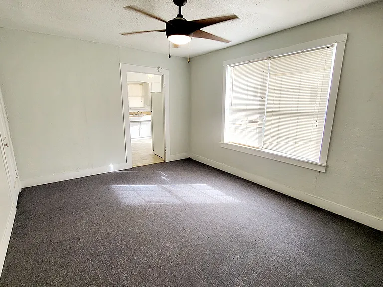1007 S Main St #A — Photo 9