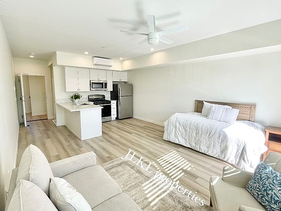 2nd image of 3084 Meade Ave #5