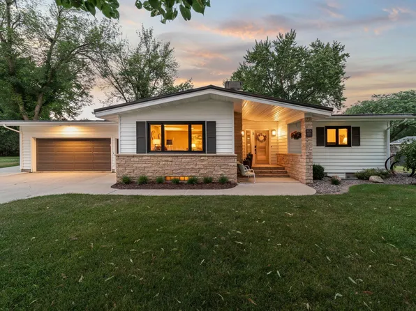 406 Ridge Cir, Albert Lea, MN 56007