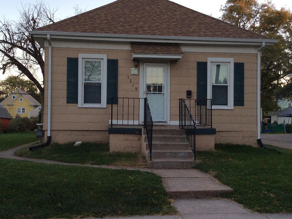 2nd image of 1219 Claremont St