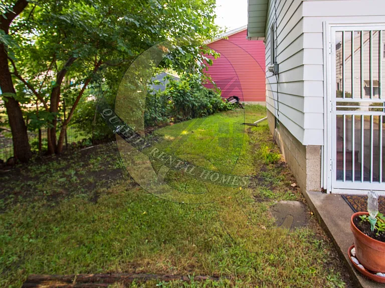 1919 Cartier St — Photo 22