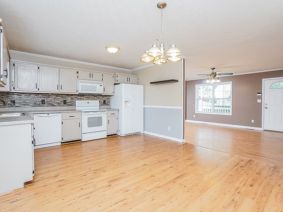 3rd image of 2751 Applemill Ct
