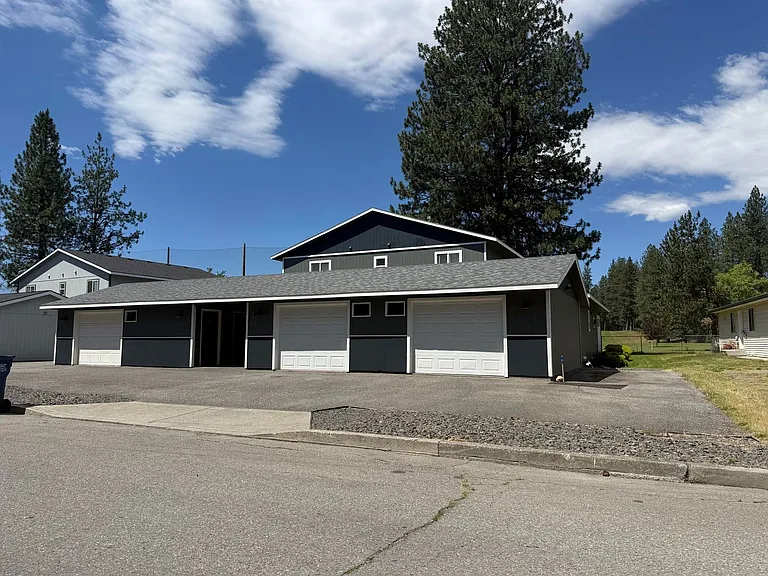 1877 W Fairway Dr — Photo 1