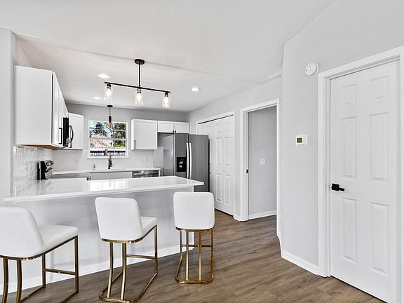 2nd image of 611 S Gay Ave