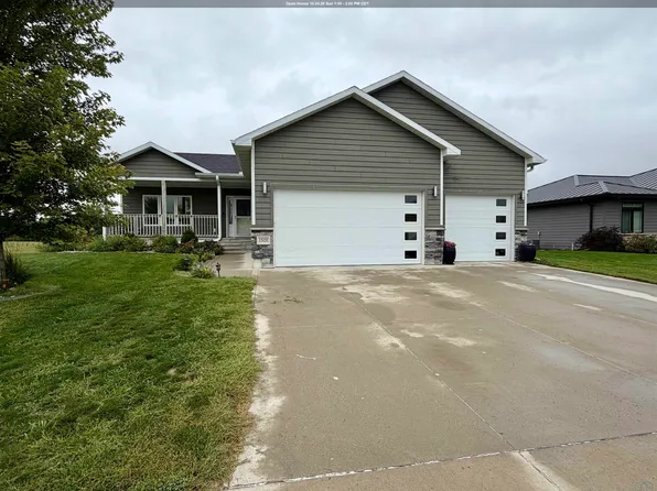 1501 Country Club Dr, Elk Point, SD 57025