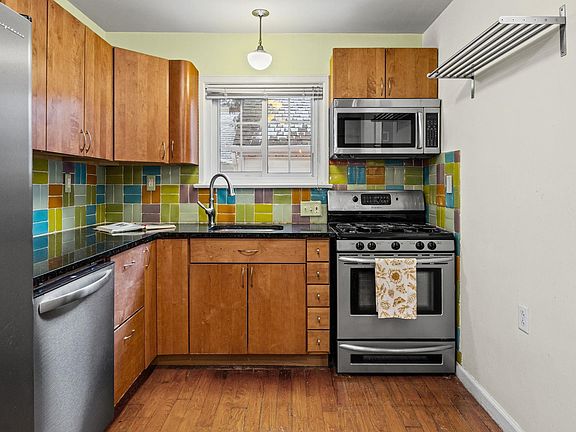 5th image of 327 Forest Hill Dr