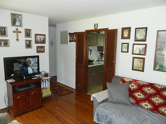 4th image of 3010 S Arrow Ave
