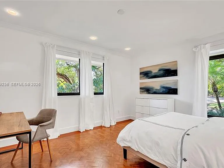 3425 Alhambra Cir — Photo 36