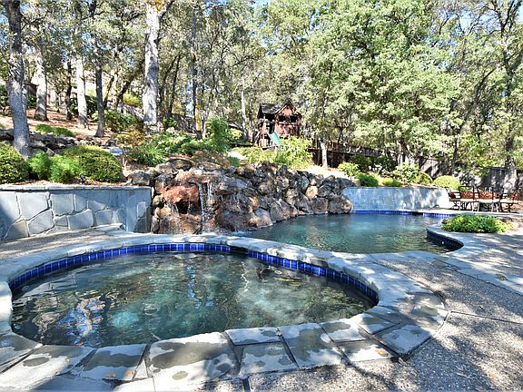 4th image of 1086 Manning Dr