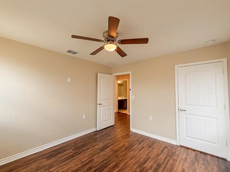 5526 Castle Brook Dr — Photo 24