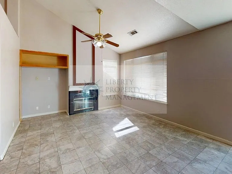 186 Ravenstone Way — Photo 4