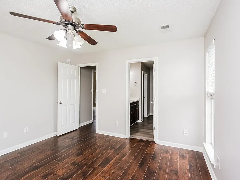 10218 Cottage Oaks Cv — Photo 9