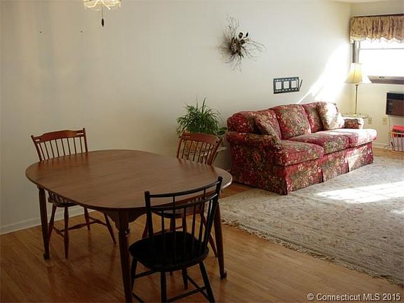 Open, spacious living/dinin...