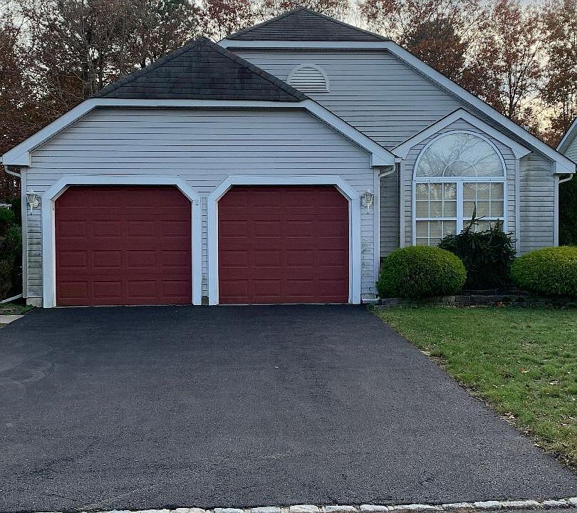 1st image of 26 Schoolhouse Ln