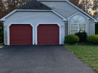26 Schoolhouse Ln, Lakewood, NJ 08701
