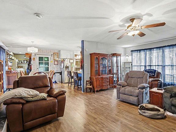 5th image of 1811 Caroline Dr #231