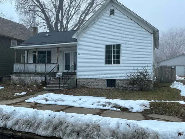 1011 Blaine St, Marinette, WI 54143