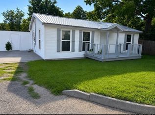 405 N 3rd Ave, Hartford, AL 36344