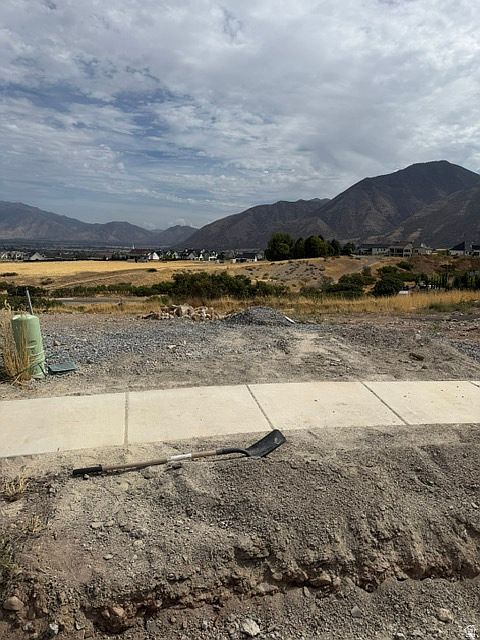 1st image of 920 N Mountain View Dr